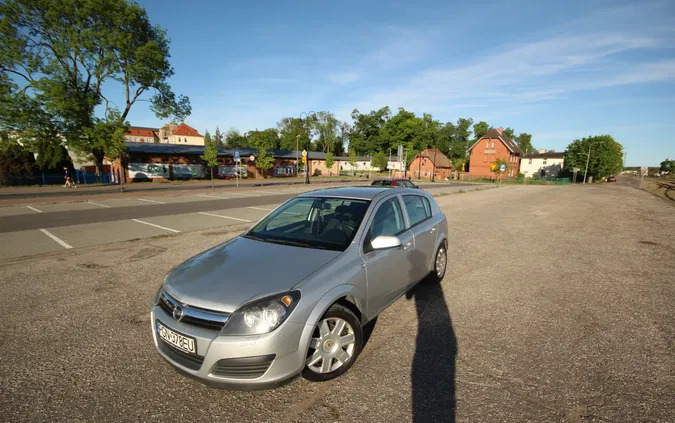 samochody osobowe Opel Astra cena 10900 przebieg: 264465, rok produkcji 2006 z Tuchola